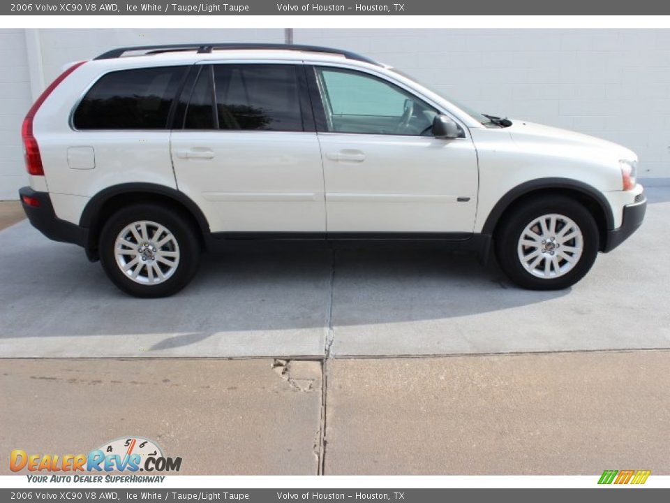 2006 Volvo XC90 V8 AWD Ice White / Taupe/Light Taupe Photo #8
