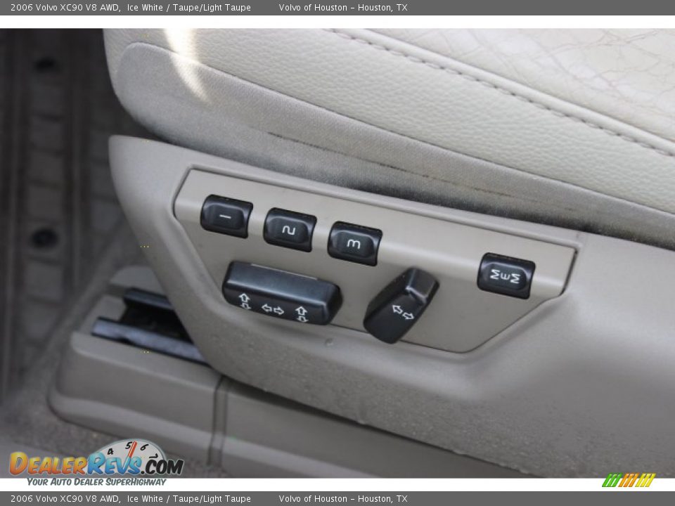 2006 Volvo XC90 V8 AWD Ice White / Taupe/Light Taupe Photo #16