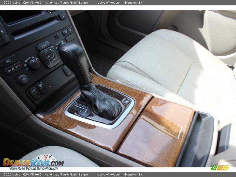 2006 Volvo XC90 V8 AWD Ice White / Taupe/Light Taupe Photo #18