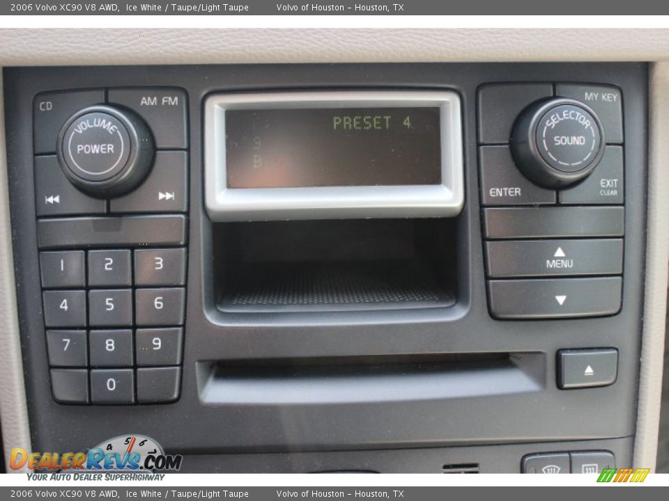 2006 Volvo XC90 V8 AWD Ice White / Taupe/Light Taupe Photo #22