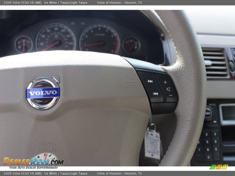 2006 Volvo XC90 V8 AWD Ice White / Taupe/Light Taupe Photo #25