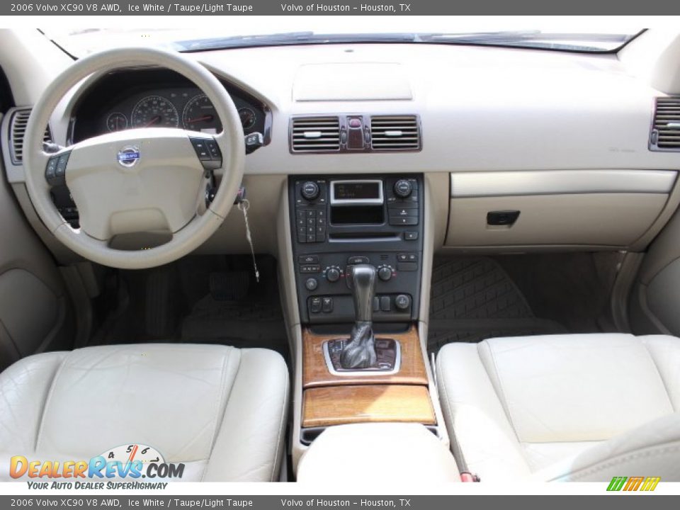 2006 Volvo XC90 V8 AWD Ice White / Taupe/Light Taupe Photo #31