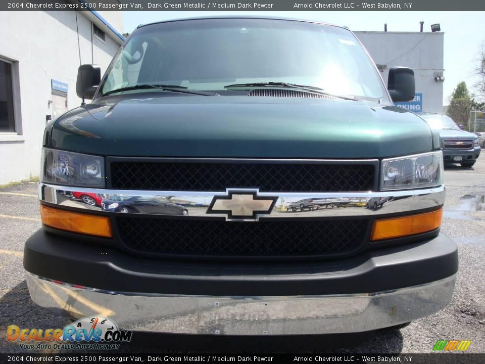 2004 Chevrolet Express 2500 Passenger Van Dark Green Metallic / Medium Dark Pewter Photo #2