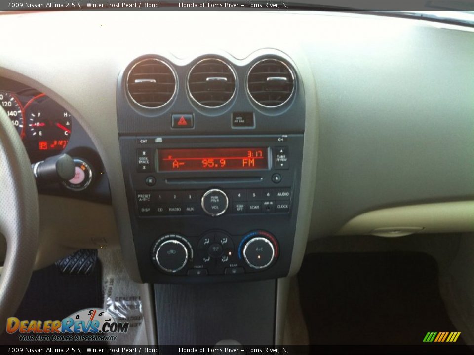 2009 Nissan Altima 2.5 S Winter Frost Pearl / Blond Photo #12