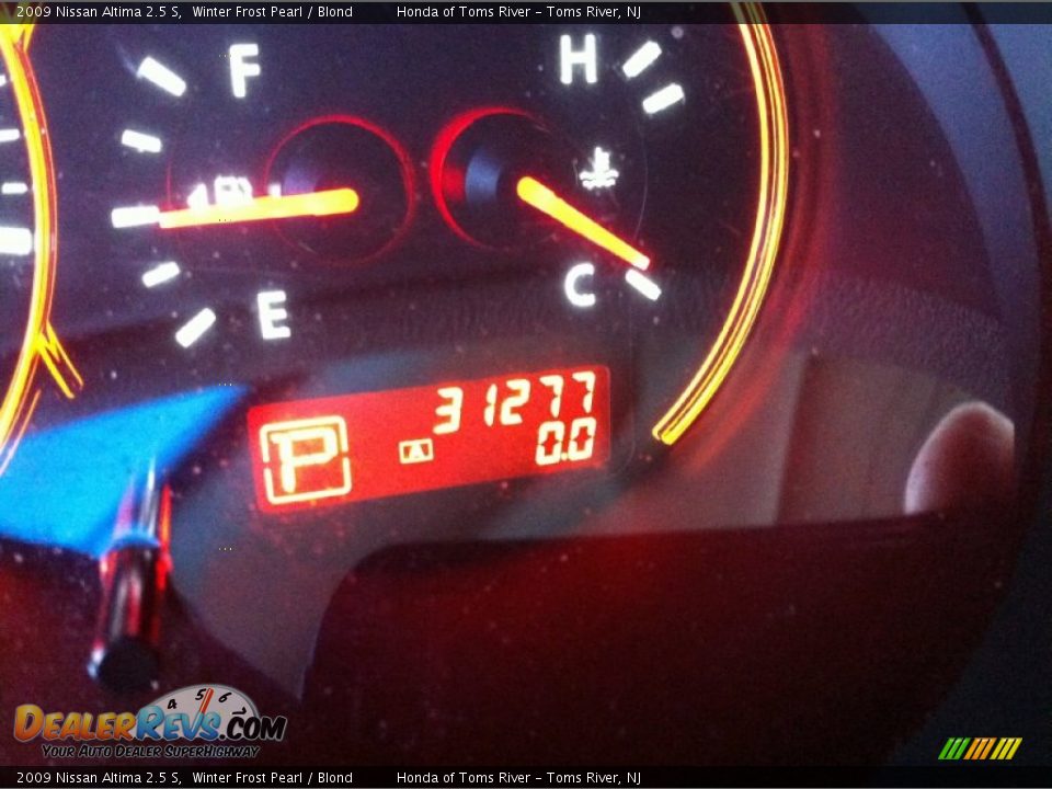 2009 Nissan Altima 2.5 S Winter Frost Pearl / Blond Photo #13