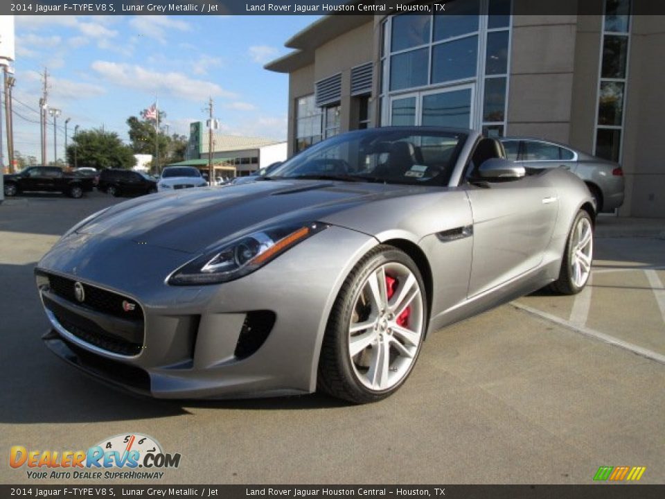 Front 3/4 View of 2014 Jaguar F-TYPE V8 S Photo #5