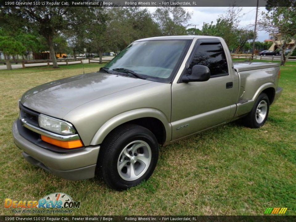 Front 3/4 View of 1998 Chevrolet S10 LS Regular Cab Photo #1