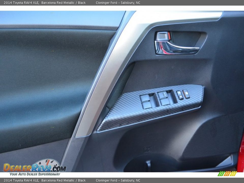 Controls of 2014 Toyota RAV4 XLE Photo #4