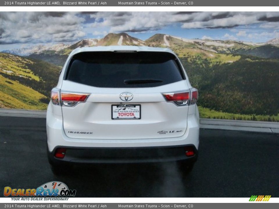 2014 Toyota Highlander LE AWD Blizzard White Pearl / Ash Photo #4