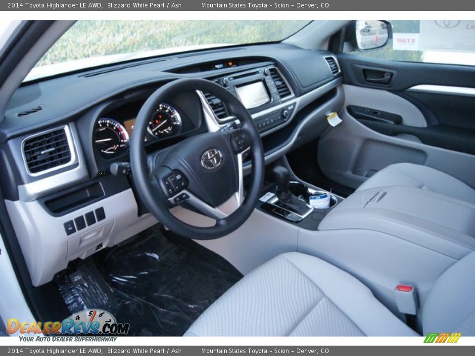 Ash Interior - 2014 Toyota Highlander LE AWD Photo #5