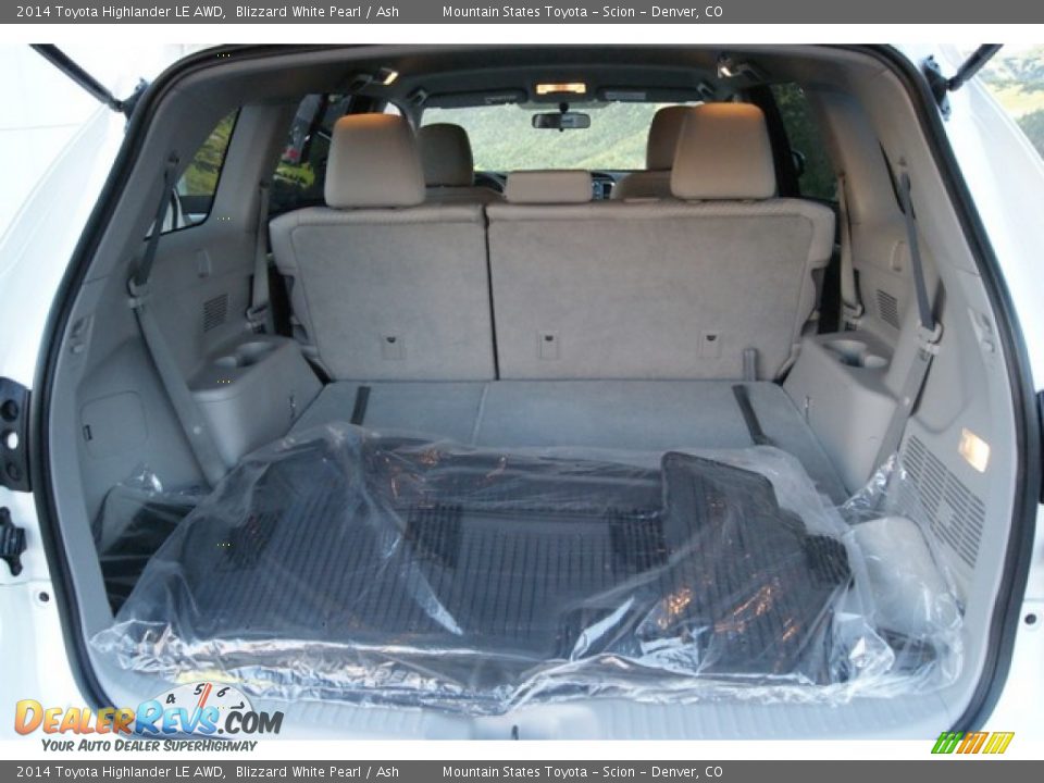 2014 Toyota Highlander LE AWD Blizzard White Pearl / Ash Photo #9