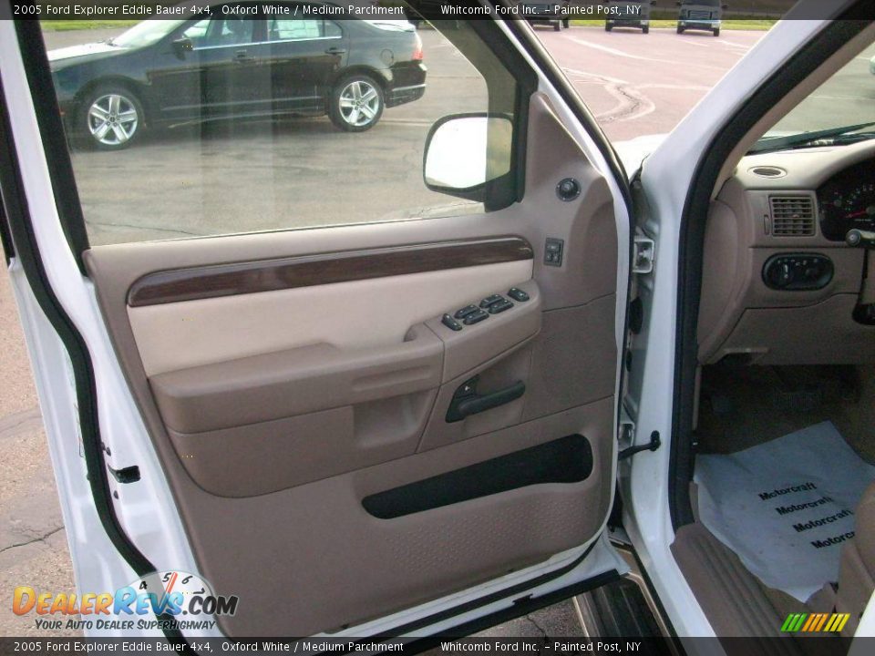 2005 Ford Explorer Eddie Bauer 4x4 Oxford White / Medium Parchment Photo #13