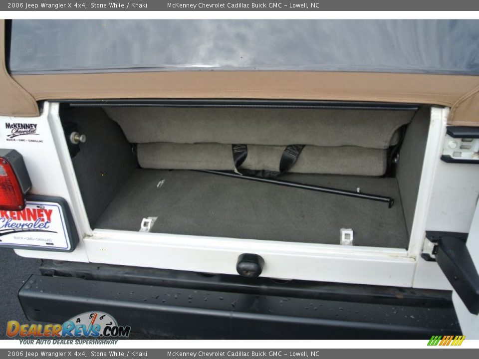 2006 Jeep Wrangler X 4x4 Stone White / Khaki Photo #19
