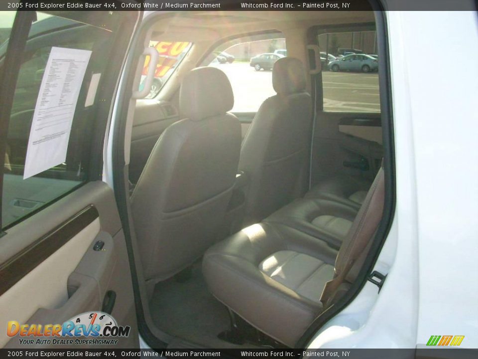 2005 Ford Explorer Eddie Bauer 4x4 Oxford White / Medium Parchment Photo #25