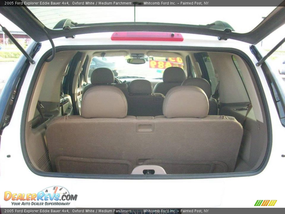 2005 Ford Explorer Eddie Bauer 4x4 Oxford White / Medium Parchment Photo #27