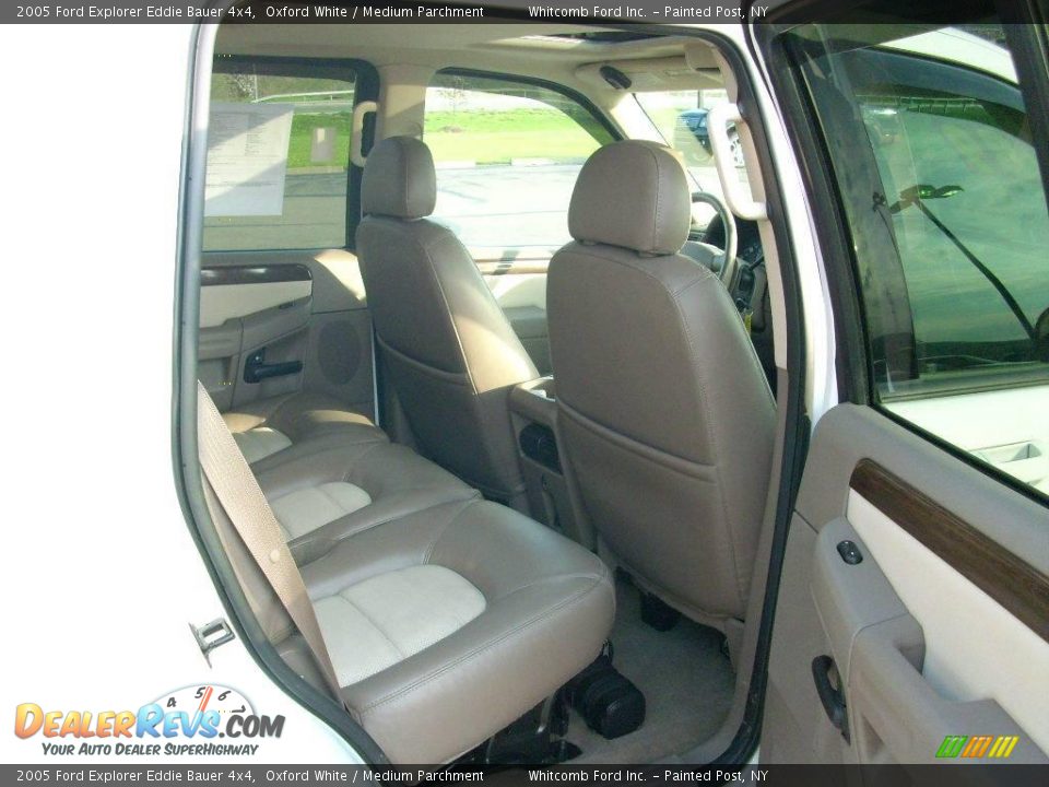 2005 Ford Explorer Eddie Bauer 4x4 Oxford White / Medium Parchment Photo #30