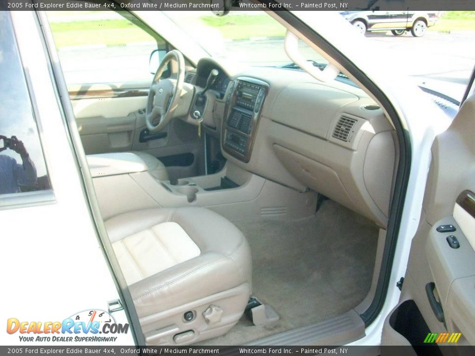 2005 Ford Explorer Eddie Bauer 4x4 Oxford White / Medium Parchment Photo #31