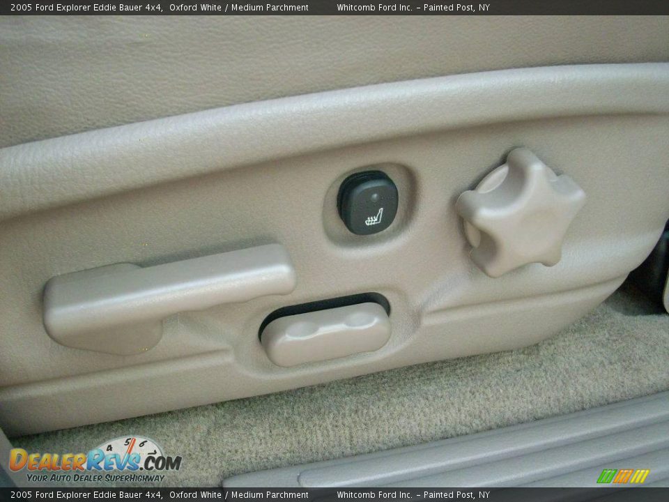 2005 Ford Explorer Eddie Bauer 4x4 Oxford White / Medium Parchment Photo #32