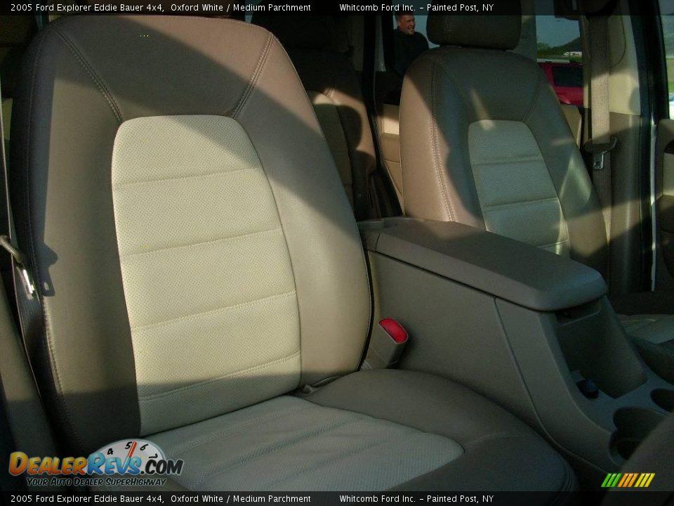 2005 Ford Explorer Eddie Bauer 4x4 Oxford White / Medium Parchment Photo #33