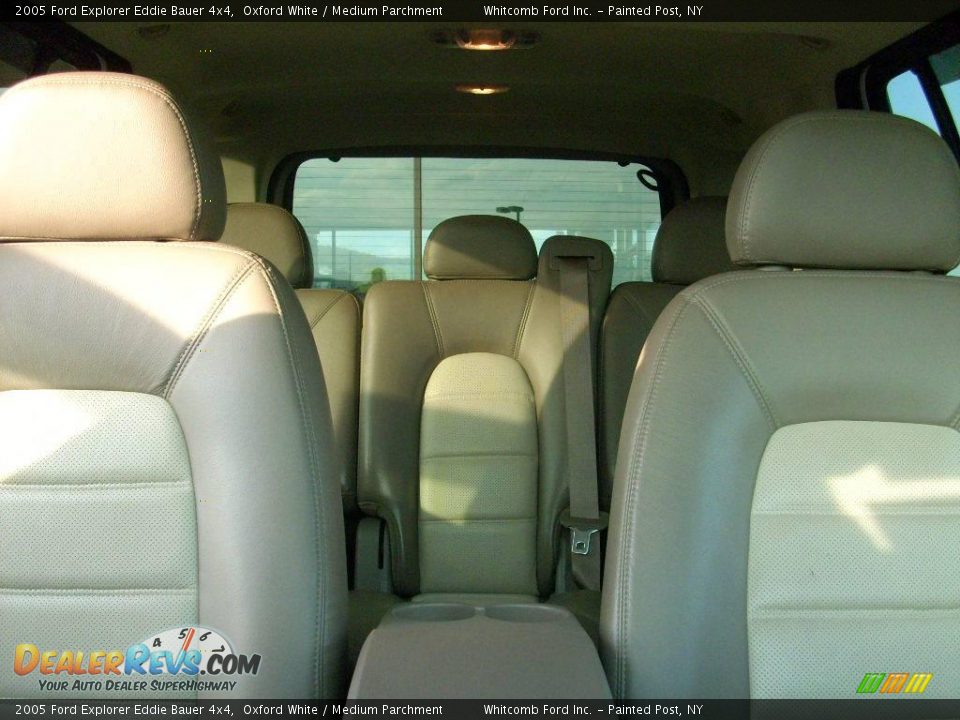 2005 Ford Explorer Eddie Bauer 4x4 Oxford White / Medium Parchment Photo #34
