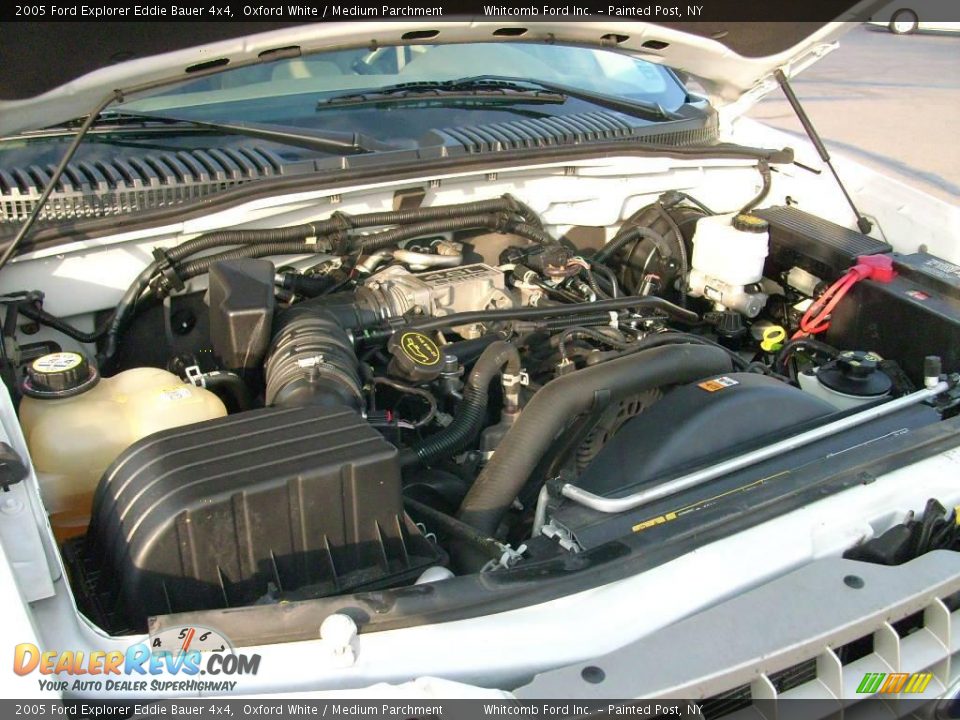 2005 Ford Explorer Eddie Bauer 4x4 Oxford White / Medium Parchment Photo #35