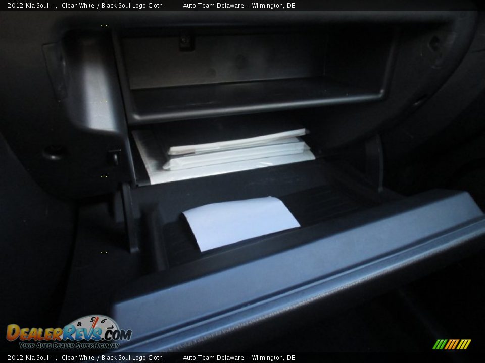 2012 Kia Soul + Clear White / Black Soul Logo Cloth Photo #30
