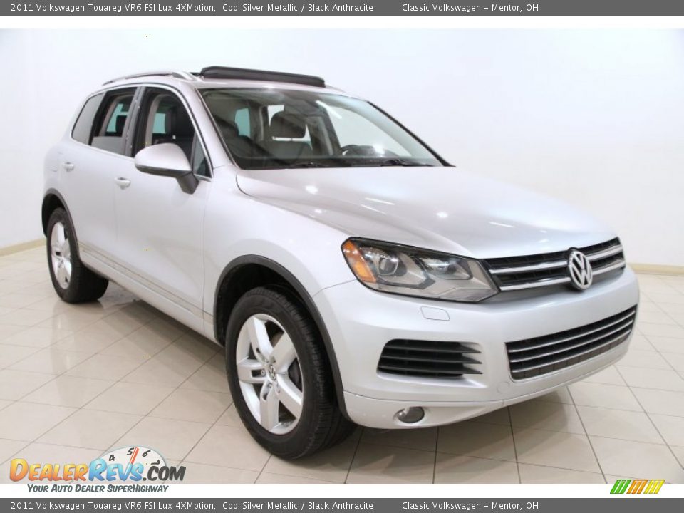 Front 3/4 View of 2011 Volkswagen Touareg VR6 FSI Lux 4XMotion Photo #1