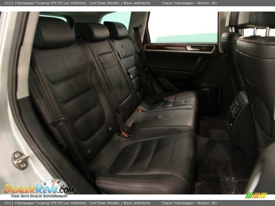 2011 Volkswagen Touareg VR6 FSI Lux 4XMotion Cool Silver Metallic / Black Anthracite Photo #11