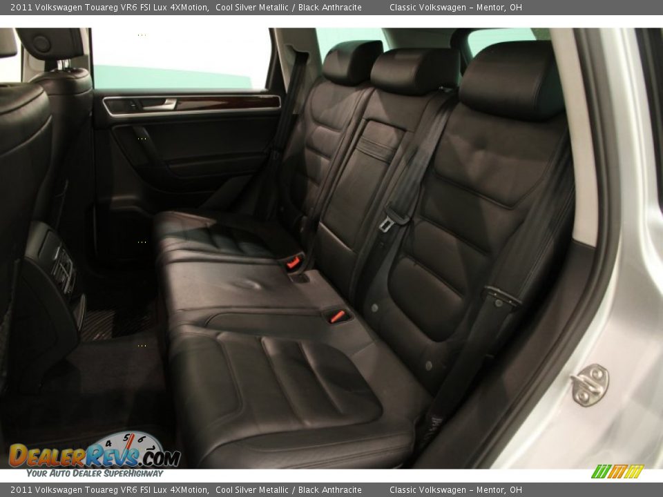 2011 Volkswagen Touareg VR6 FSI Lux 4XMotion Cool Silver Metallic / Black Anthracite Photo #12