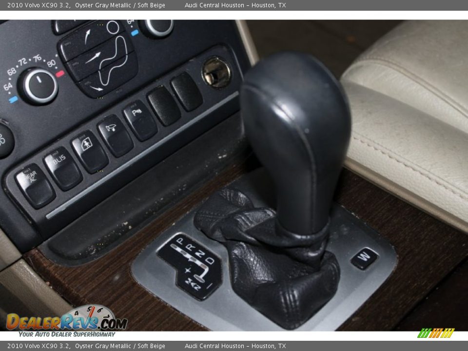 2010 Volvo XC90 3.2 Oyster Gray Metallic / Soft Beige Photo #17