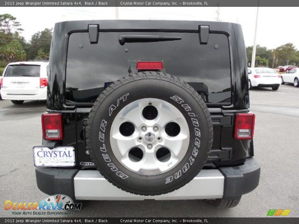 2013 Jeep Wrangler Unlimited Sahara 4x4 Black / Black Photo #8