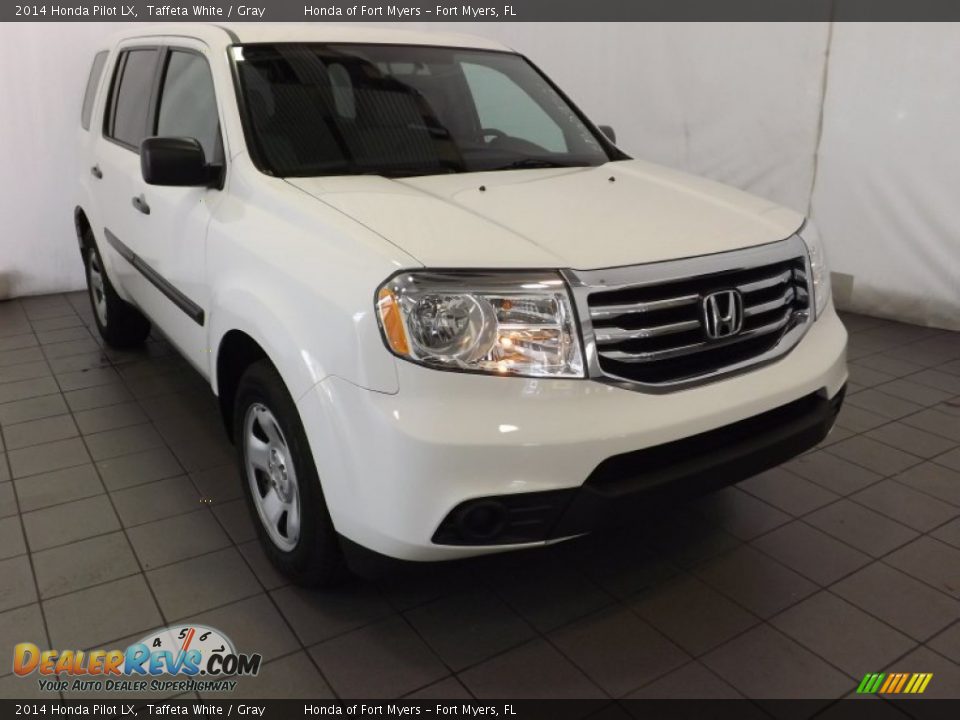 Front 3/4 View of 2014 Honda Pilot LX Photo #1