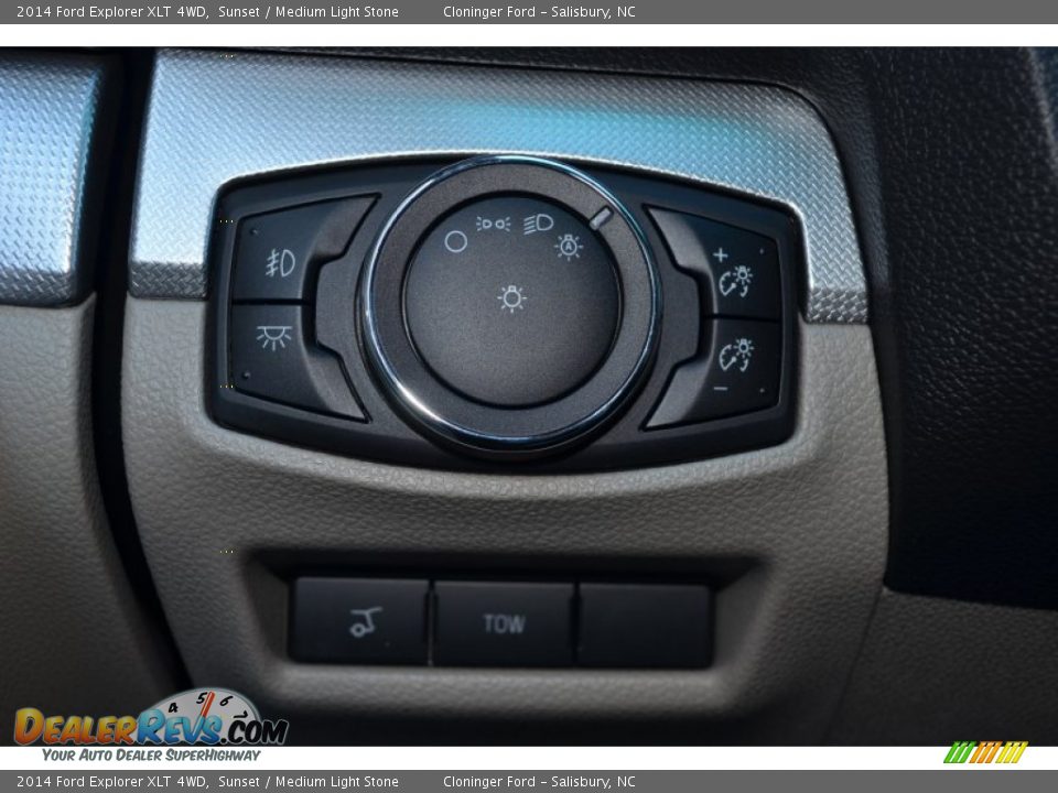 2014 Ford Explorer XLT 4WD Sunset / Medium Light Stone Photo #29