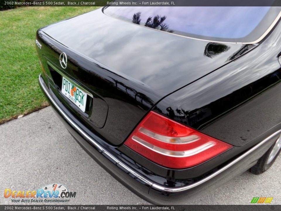 2002 Mercedes-Benz S 500 Sedan Black / Charcoal Photo #22