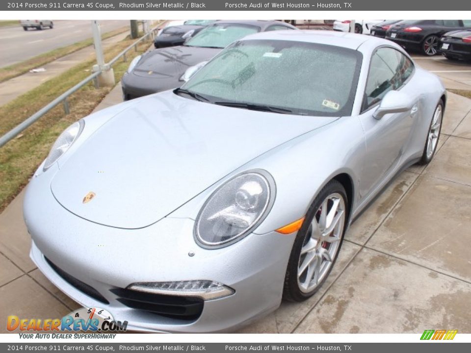 Front 3/4 View of 2014 Porsche 911 Carrera 4S Coupe Photo #3