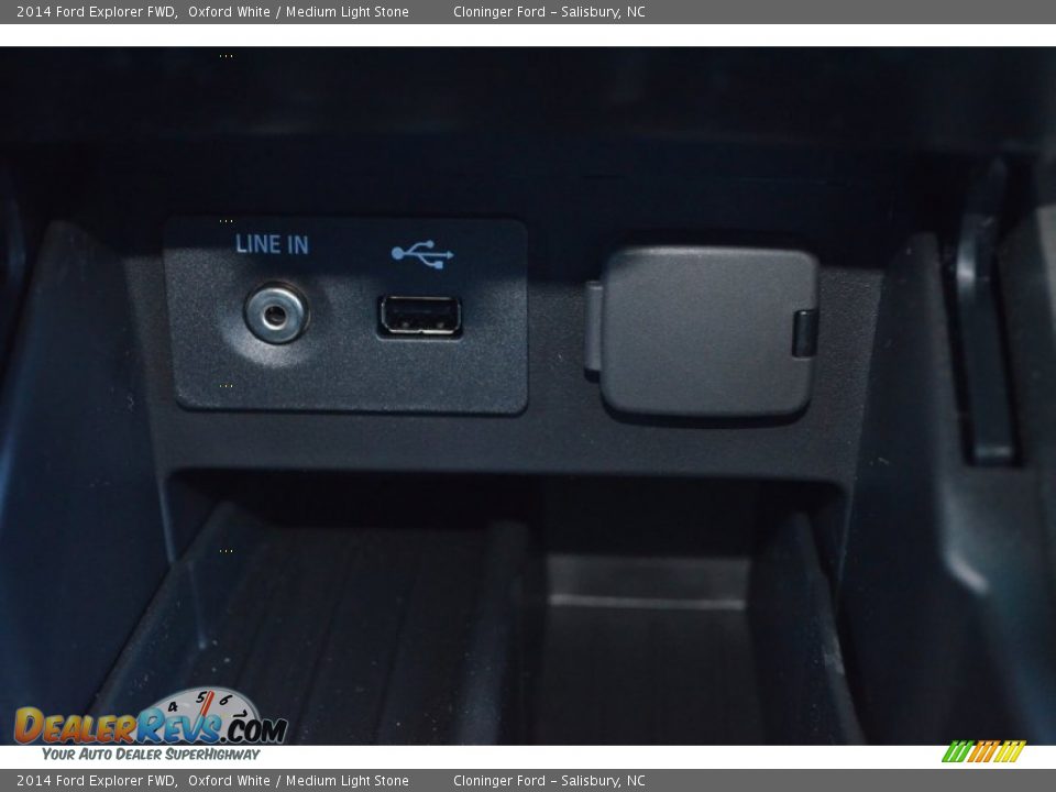 2014 Ford Explorer FWD Oxford White / Medium Light Stone Photo #15