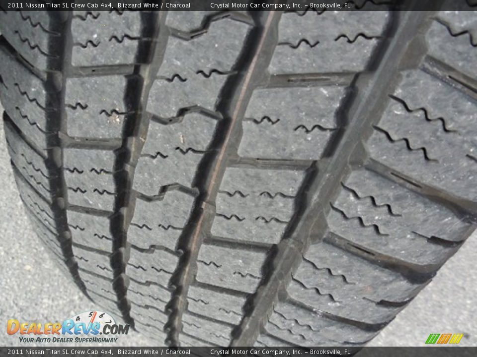 2011 Nissan Titan SL Crew Cab 4x4 Blizzard White / Charcoal Photo #16
