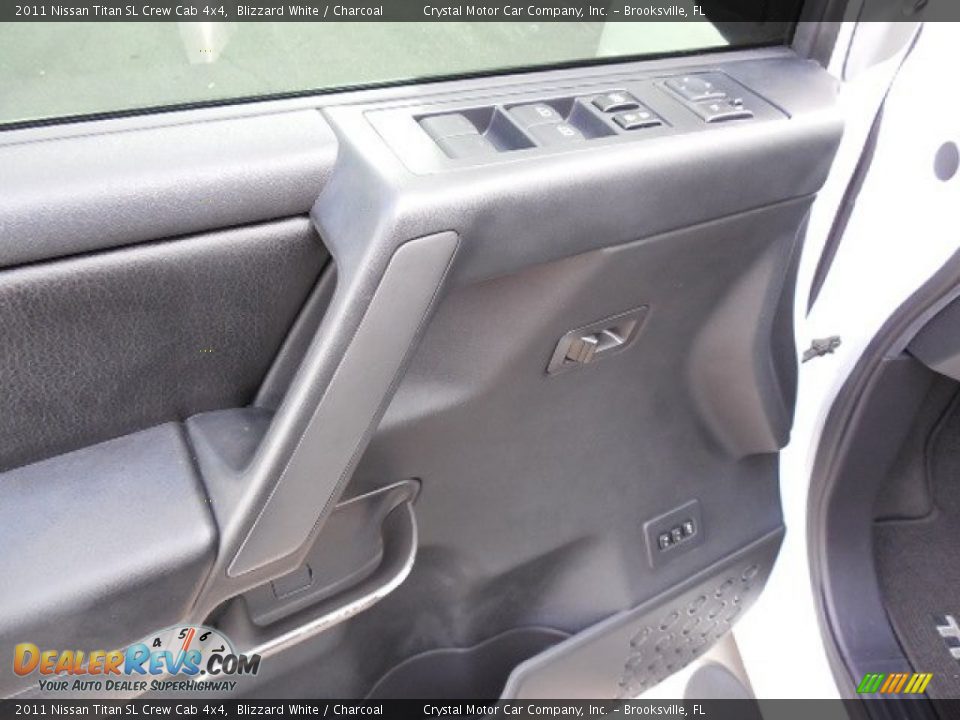 2011 Nissan Titan SL Crew Cab 4x4 Blizzard White / Charcoal Photo #18