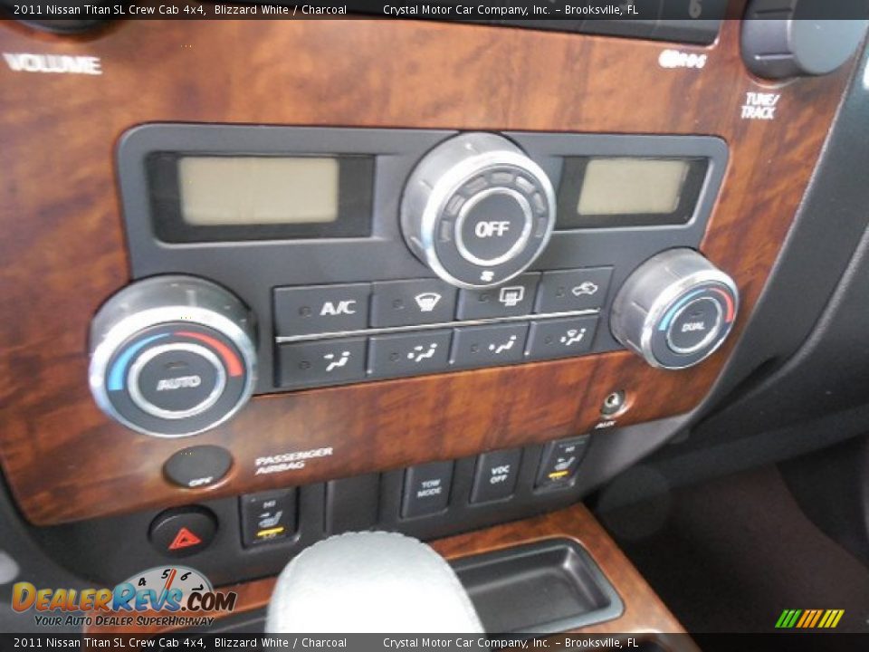 2011 Nissan Titan SL Crew Cab 4x4 Blizzard White / Charcoal Photo #22