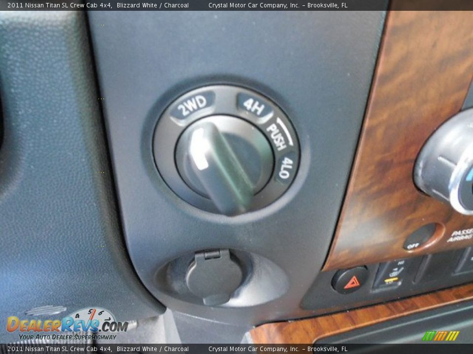 2011 Nissan Titan SL Crew Cab 4x4 Blizzard White / Charcoal Photo #23