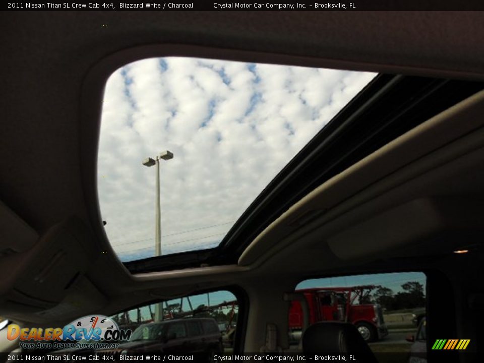 2011 Nissan Titan SL Crew Cab 4x4 Blizzard White / Charcoal Photo #24