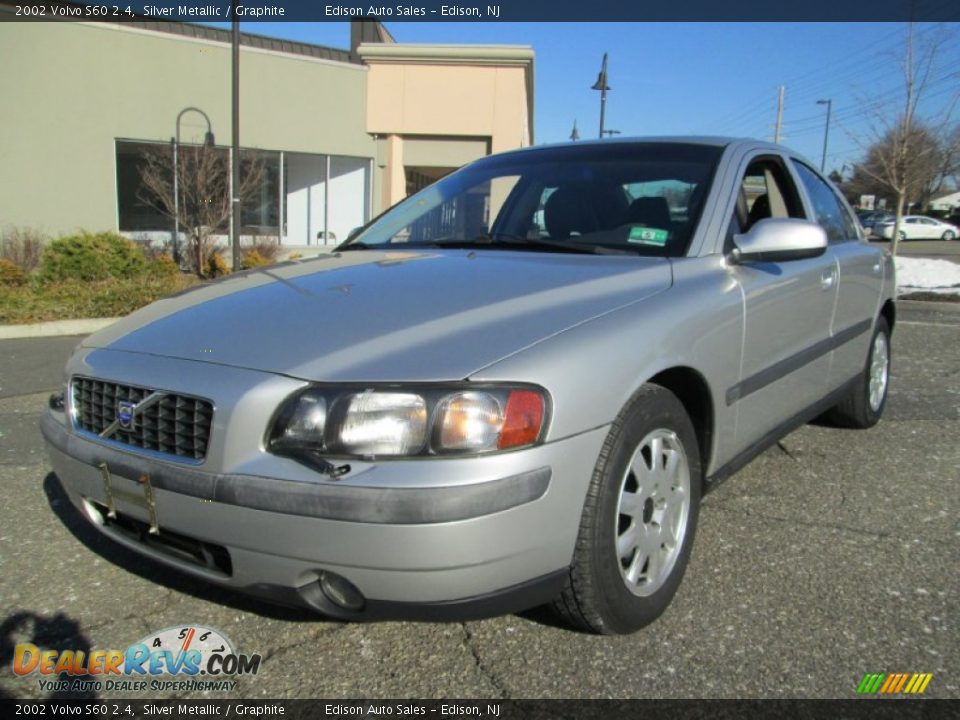 Front 3/4 View of 2002 Volvo S60 2.4 Photo #3