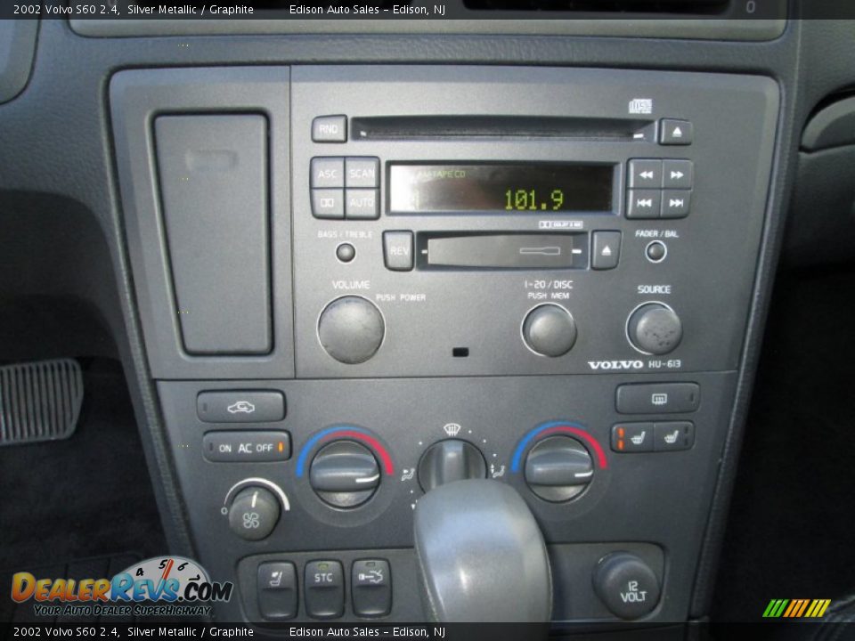 Controls of 2002 Volvo S60 2.4 Photo #20