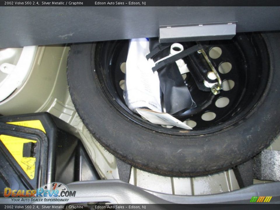 2002 Volvo S60 2.4 Silver Metallic / Graphite Photo #27