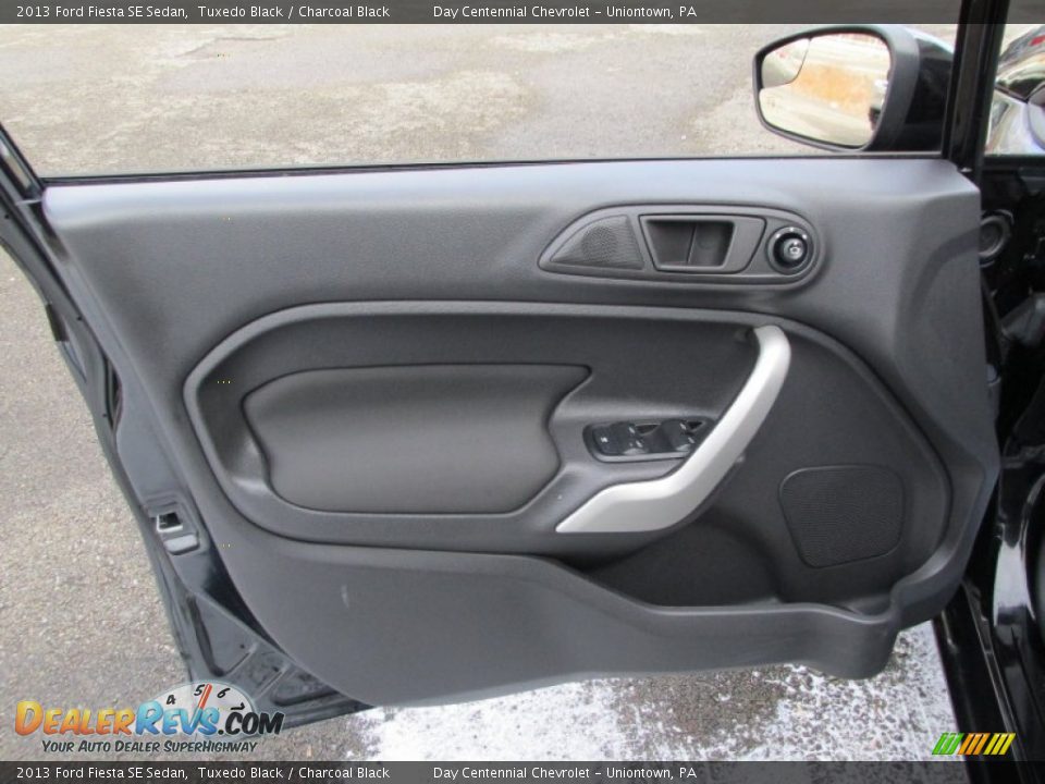 2013 Ford Fiesta SE Sedan Tuxedo Black / Charcoal Black Photo #10
