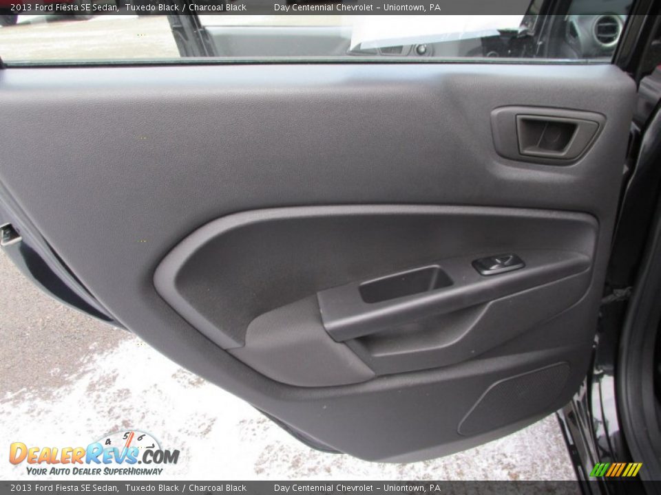 2013 Ford Fiesta SE Sedan Tuxedo Black / Charcoal Black Photo #14