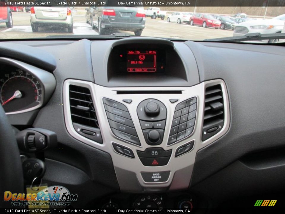 2013 Ford Fiesta SE Sedan Tuxedo Black / Charcoal Black Photo #16