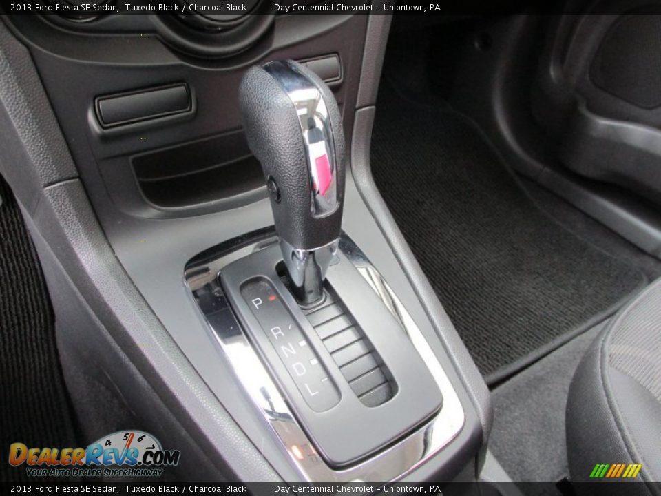 2013 Ford Fiesta SE Sedan Tuxedo Black / Charcoal Black Photo #17