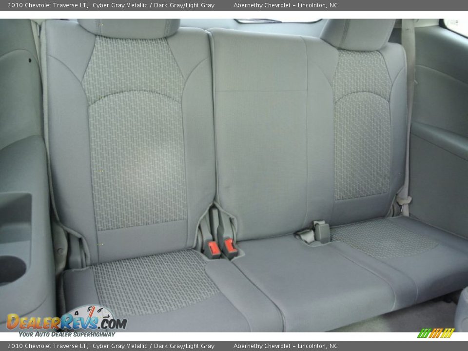 2010 Chevrolet Traverse LT Cyber Gray Metallic / Dark Gray/Light Gray Photo #16