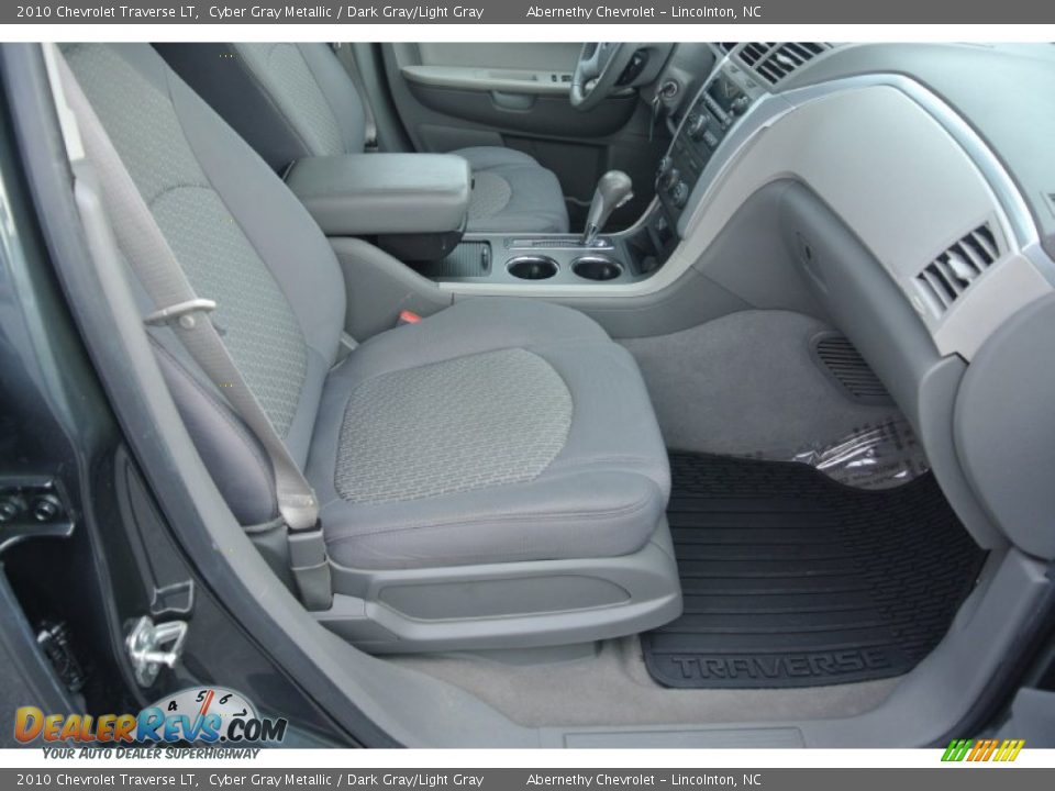 2010 Chevrolet Traverse LT Cyber Gray Metallic / Dark Gray/Light Gray Photo #17
